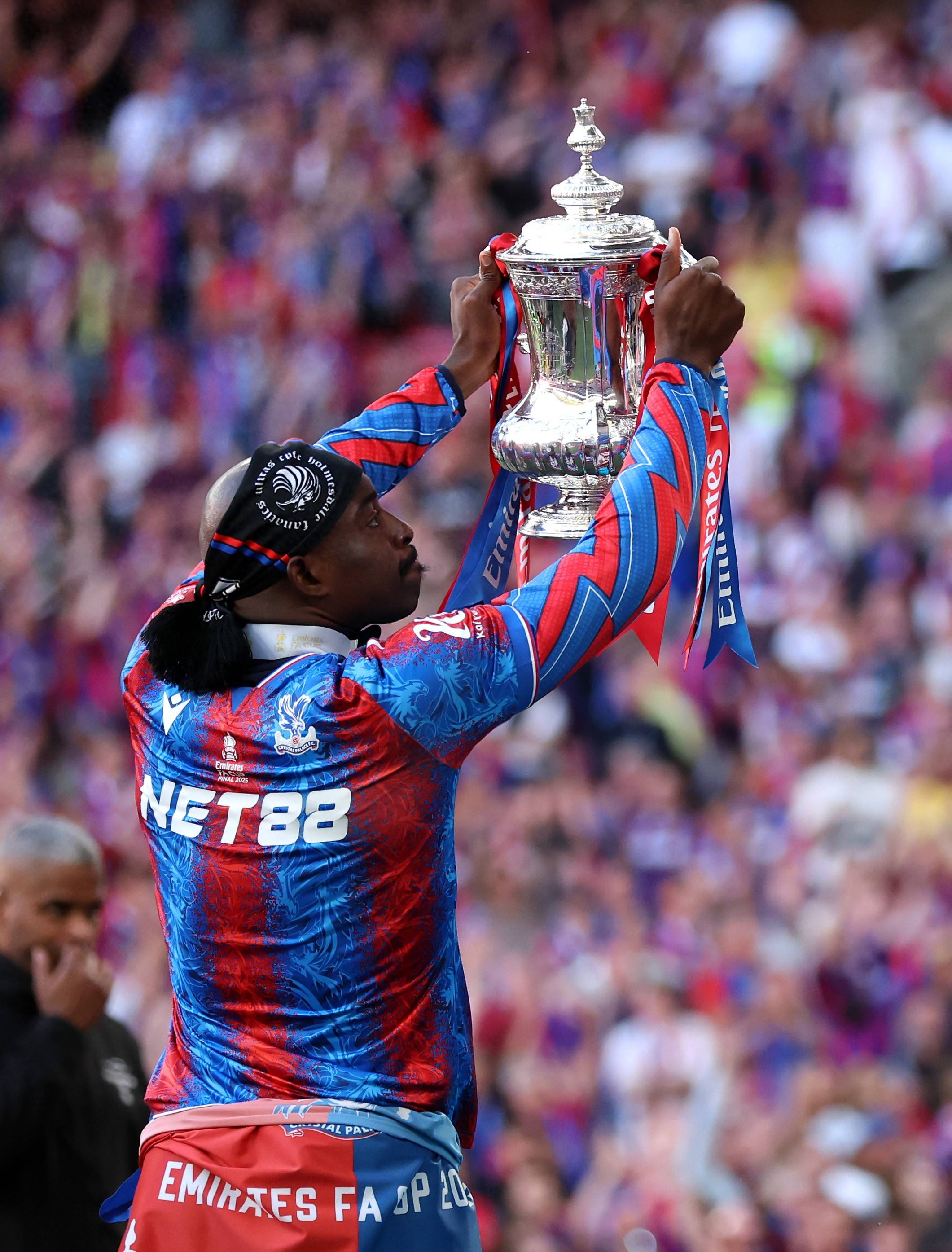 水晶宫客场守住比分,稳固保级希望的简单介绍 水晶宫客场守住比分,稳固保级希望的简单介绍