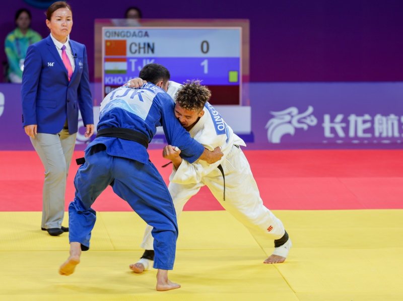 柔道比赛中蒙古选手携玻璃碴，夺冠的简单介绍