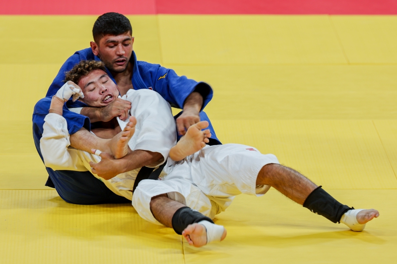 柔道比赛中蒙古选手携玻璃碴，夺冠的简单介绍