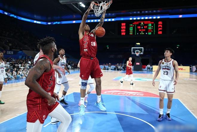 关于福建队鏖战热火,赵继伟带队取胜的信息 关于福建队鏖战热火,赵继伟带队取胜的信息