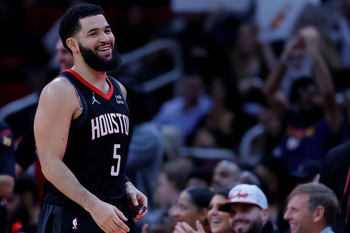 青岛队逆转火箭，范弗利特惊艳四座的简单介绍