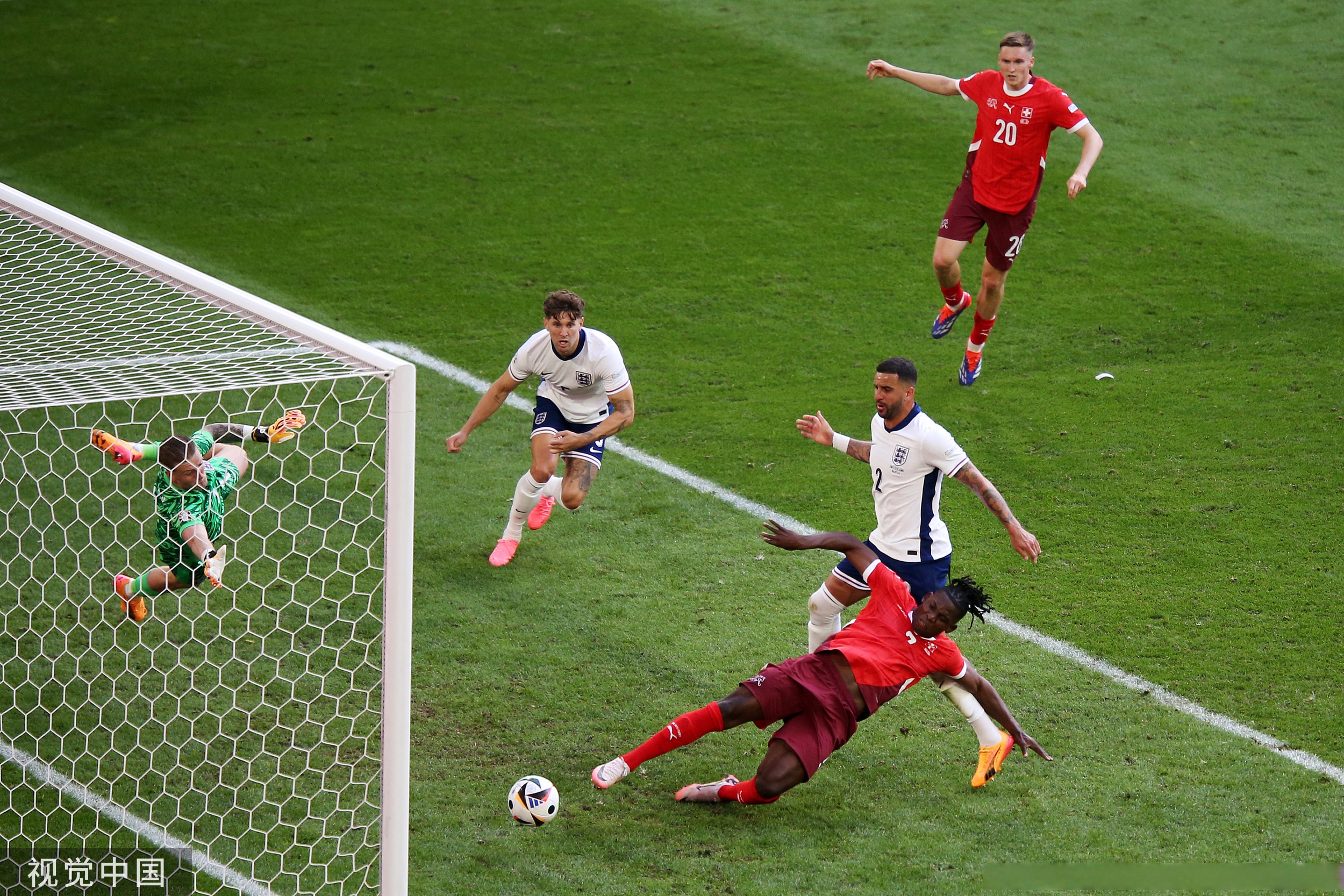 英格兰队逆转奥地利队,波尔点燃赛场的简单介绍 英格兰队逆转奥地利队,波尔点燃赛场的简单介绍