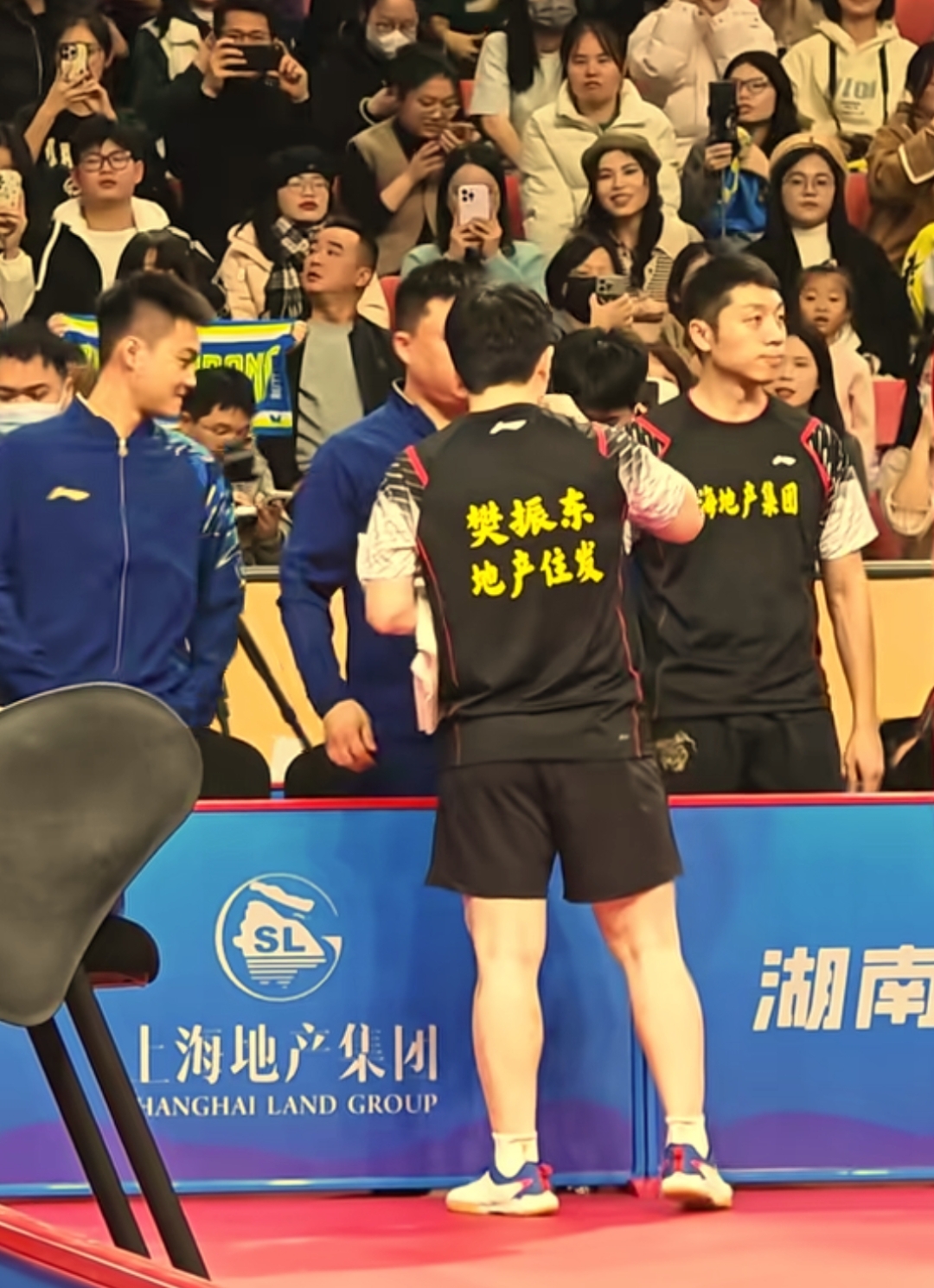 英格兰队力克日本队，许昕状态火热